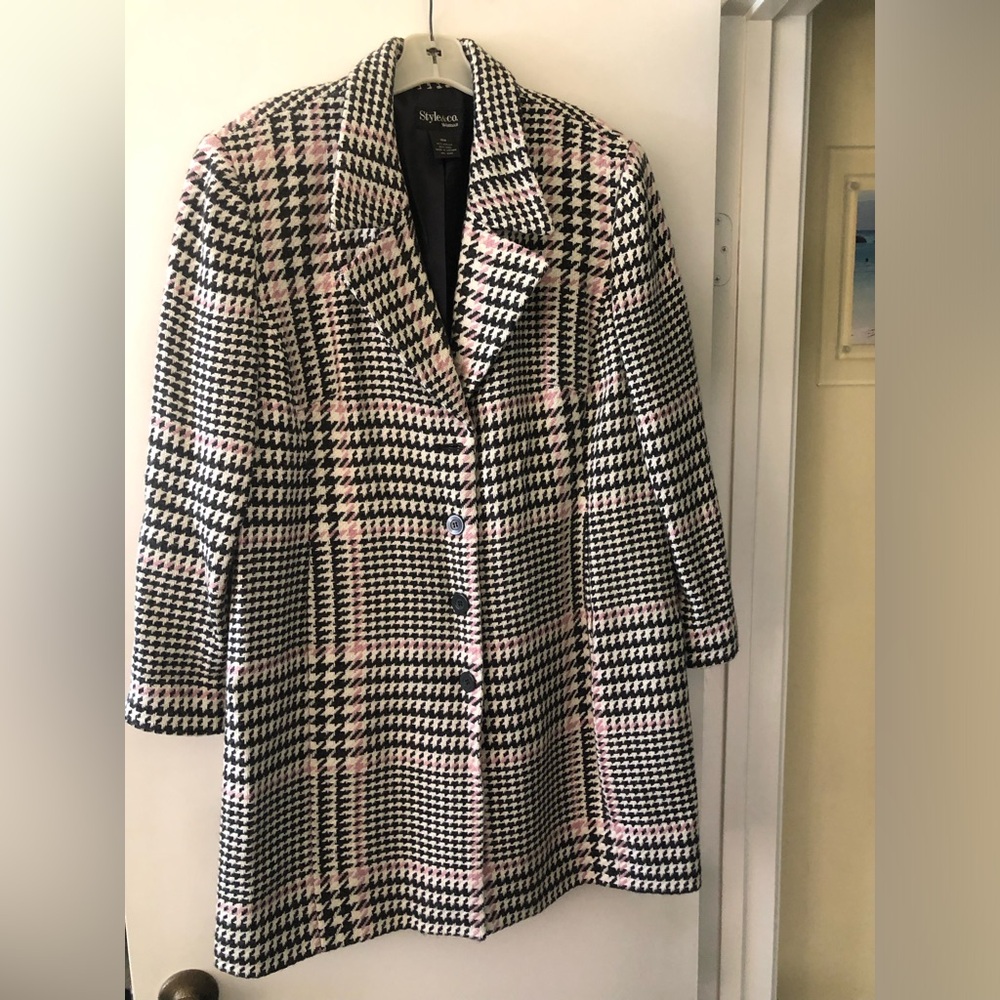 Style&Co. Women’s Black & Pink Houndstooth Coat